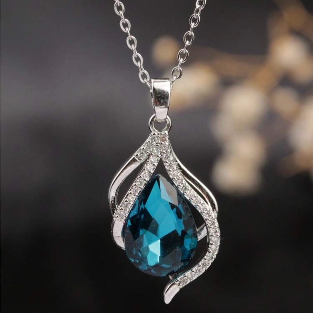 ⚠️Clearance Elegant Blue And Silver Teardrop Pendant Necklace